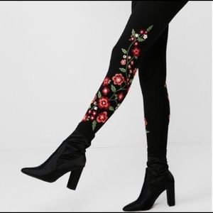 Black leggings with floral embroidery